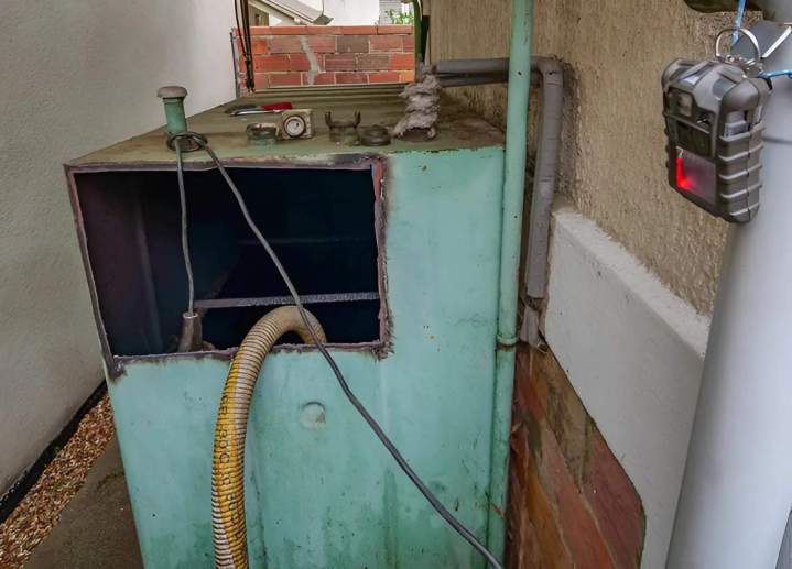 Découpe sécurisée de cuves, rapide et réglementaire.